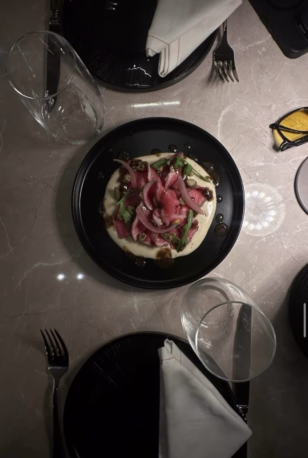 Beef carpaccio at LE NINETY